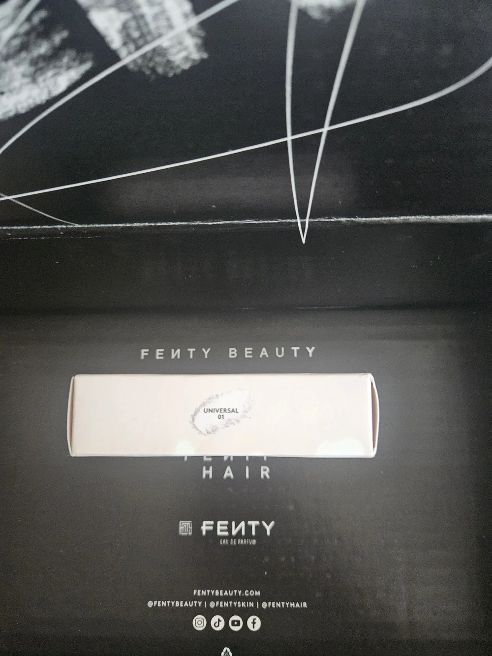 FENTY BEAUTY Invisimatte Translucent Mattifying Powder - Universal